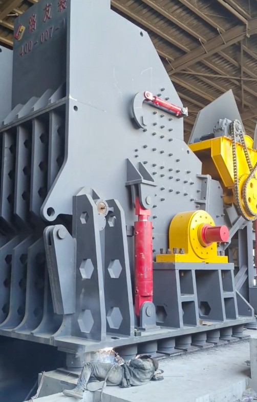 6000重型破碎機(jī)安裝進(jìn)行時