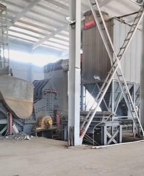 服務(wù)于客戶多年的路友汽車殼破碎機(jī)，不論動(dòng)力還是產(chǎn)能都宛如新機(jī)