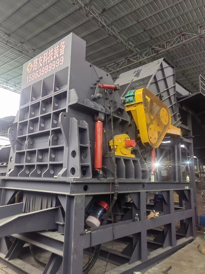 護板包圍起來，防飛降噪