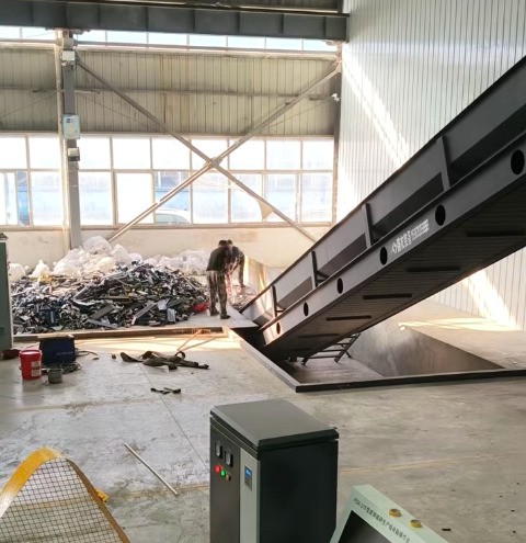 路友破碎機(jī)的優(yōu)點(diǎn)多多，均勻、穩(wěn)定、高效、機(jī)構(gòu)簡單、易維護(hù)等等