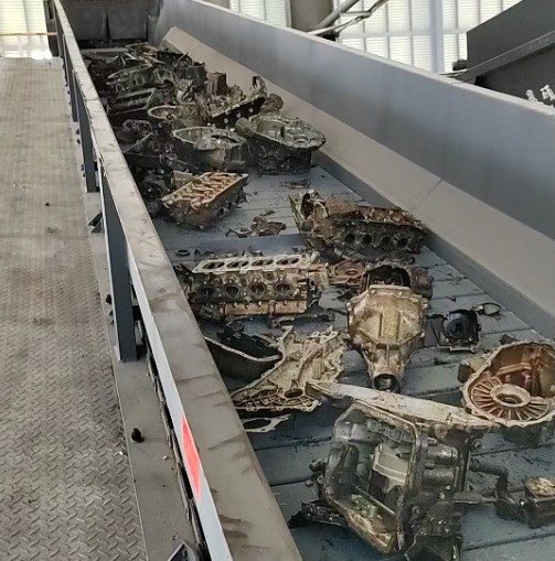 路友淮北客戶購買315型破碎機(jī)處理發(fā)動機(jī)殼